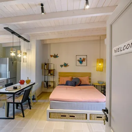 Fiorela'S Casa- A Stylish Loft Apartment In The Heart Of Preveza Exterior photo